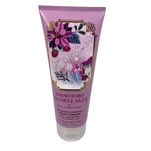 Bath & Body Works Strawberry Snowflakes Ultimate Hydration Body Cream 8 oz